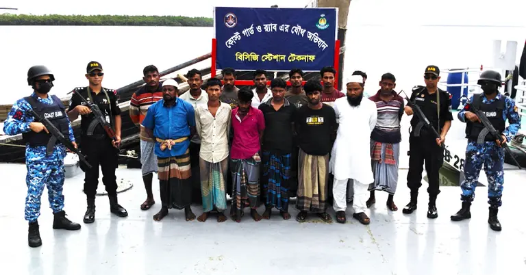 অভিযানে আটকরা